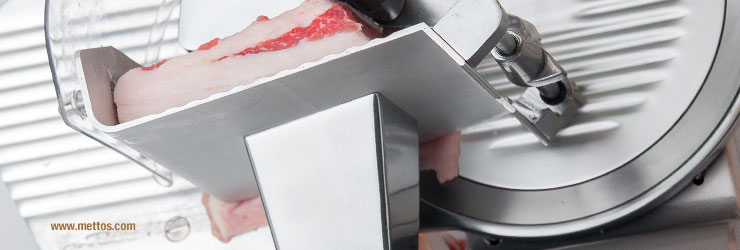 Refrigerated meat slicer